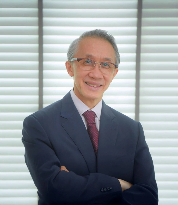 Portrait of Dr Cheong Wai Kwong in a suit and tie